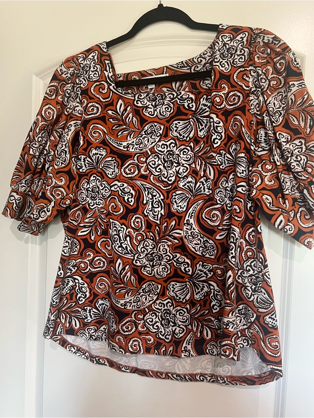 Chico's Rust and White Paisley Floral Scoop Neck Top- Like new